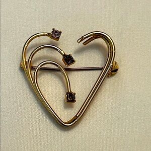 Elegant Gold Heart Brooch